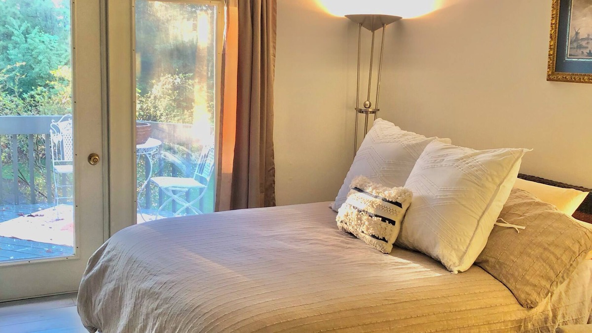 Villa Rica Villa | Unwind in a Expansive Treehouse Villa Retreat near Lake Tara in Fairfield Resort