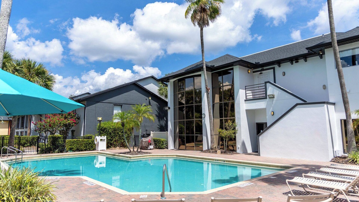 Florida Central Atlantic Coast Hotel | Unwind in a Modern 3BR Suite for 10 Guests – Perfect for Orlando Escapes