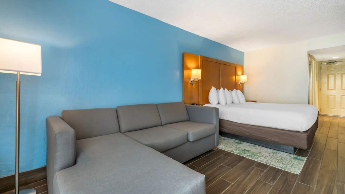 Seabreeze Park House | Unwind in a Peaceful Haven w/Balcony | Minutes from Speedway Action