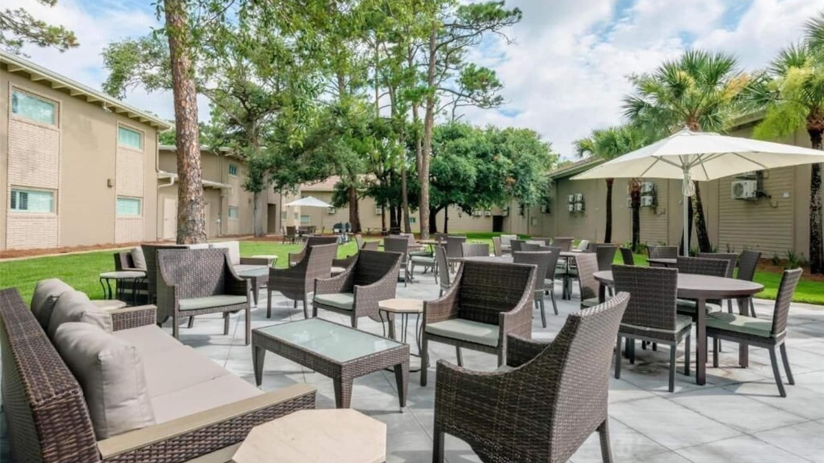 Jekyll Island Hotel | Unwind in a Spacious Suite Near the Ocean's Edge | Free Parking & Breakfast!