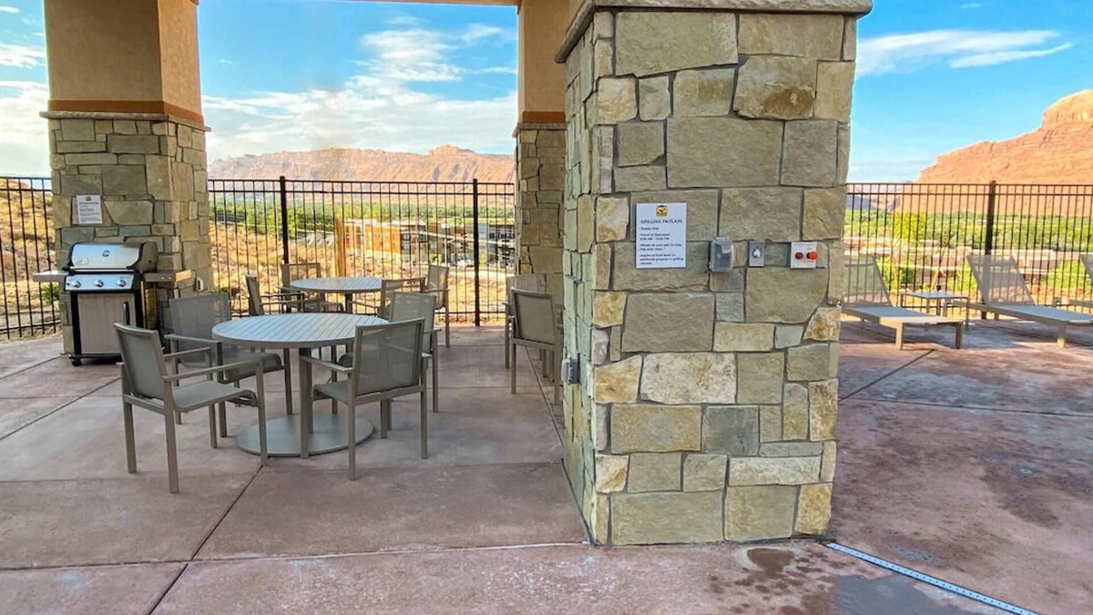 Moab House | Unwind in a Spacious Room with Kitchen, Pet-Friendly, Free Parking
