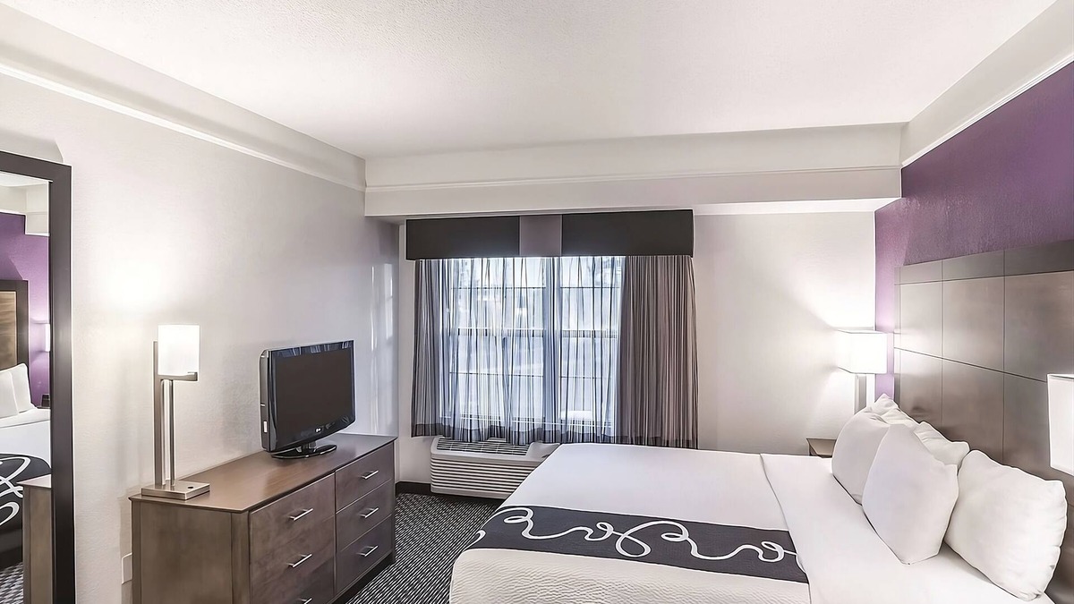 Flagstaff Hotel | Unwind in a Spacious Hotel Room w/Pool, Hot Tub - Ideal for Outdoor Fun