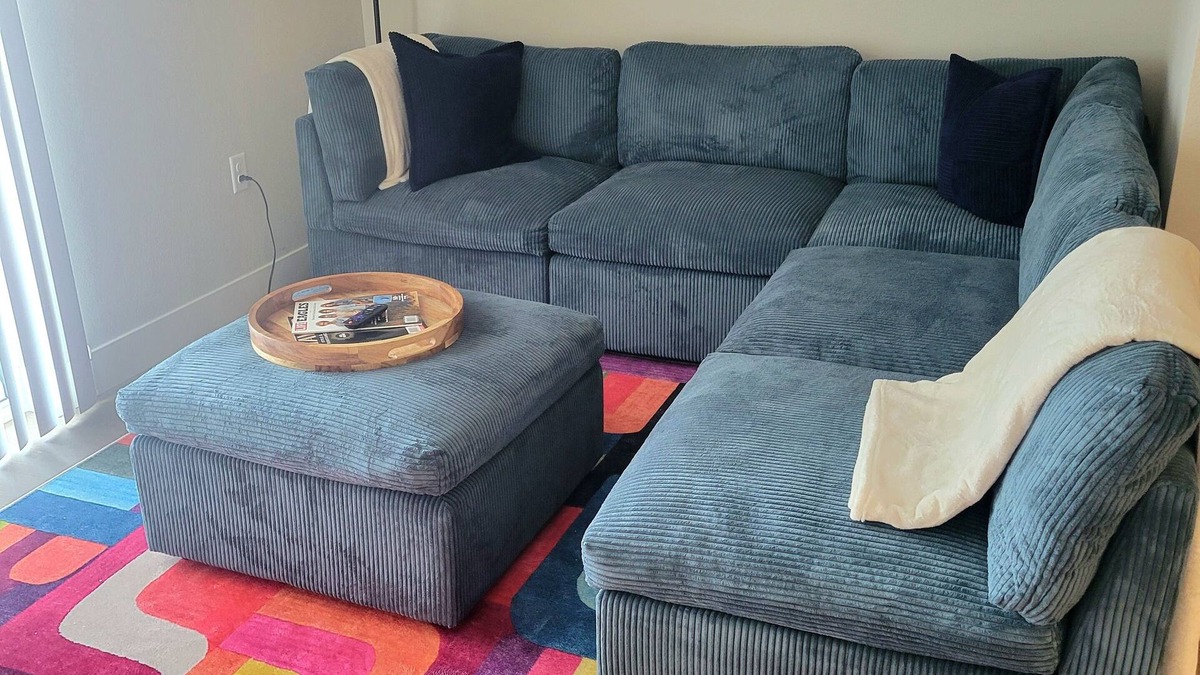 Rogers Apartment | Unwind in Comfort – Modern 1BR w/Pool, Gym, Free Parking & a Cozy Sectional to Lounge In