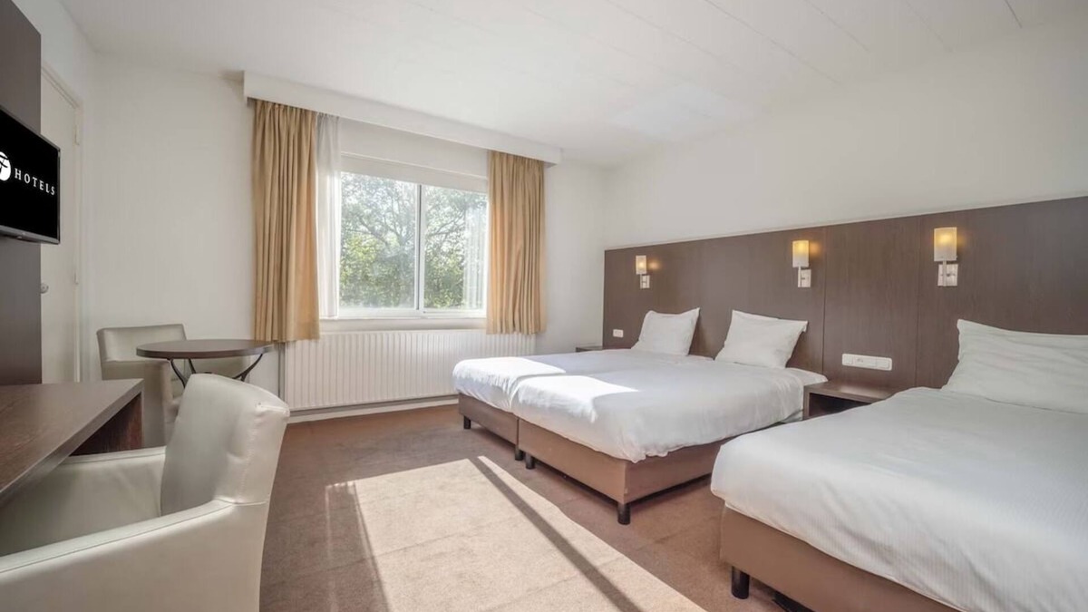 Waalwijk Hotel | Unwind in Nature's Embrace: 4 Family-Friendly Rooms Near Beekse Bergen Zoo