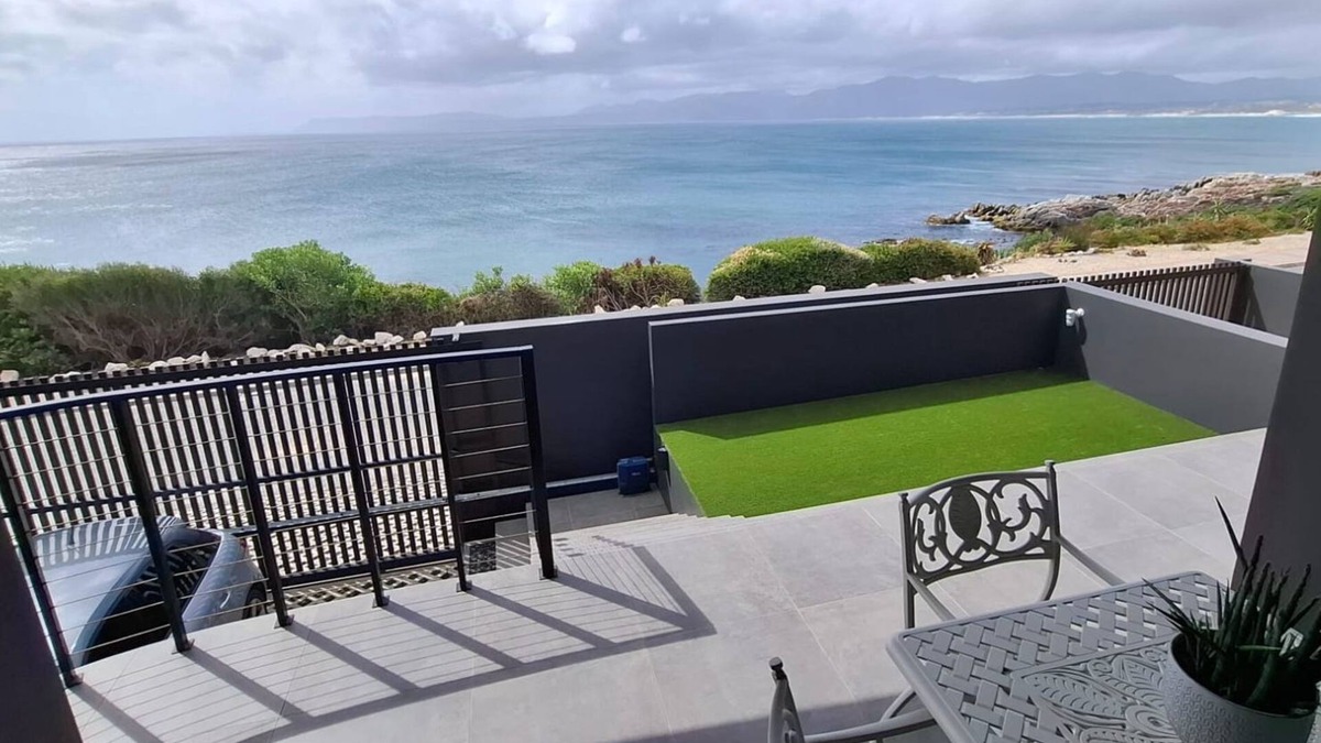 De Kelders Apartment | Unwind in oceanfront elegance