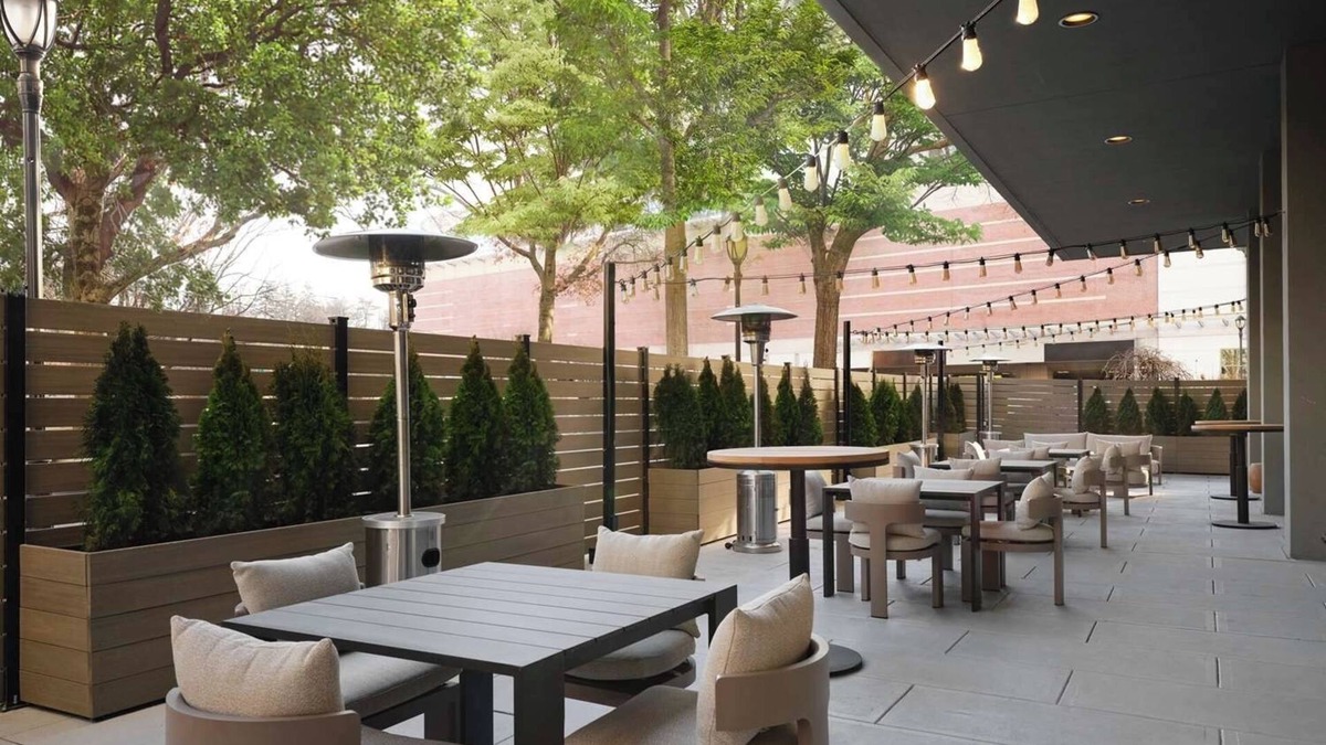 White Plains Hotel | Unwind in Pet-Friendly King Room Near White Plains Train Station