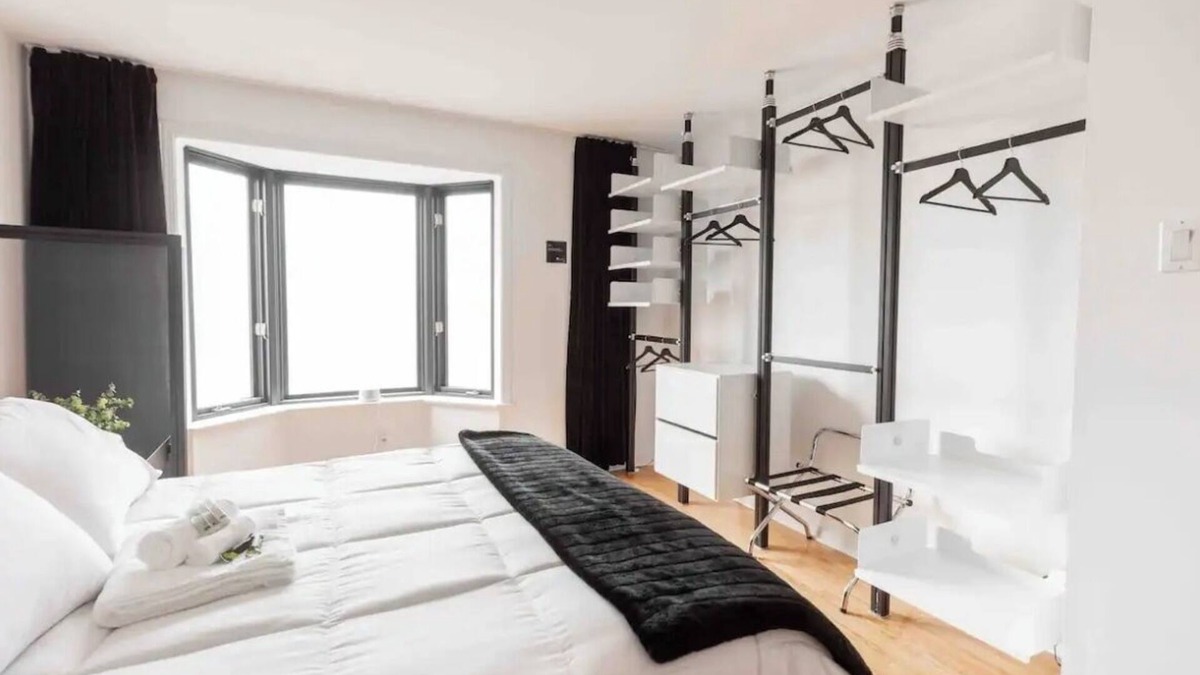 Youville Apartment | Unwind in Style at a Luxurious Loft - Free Parking