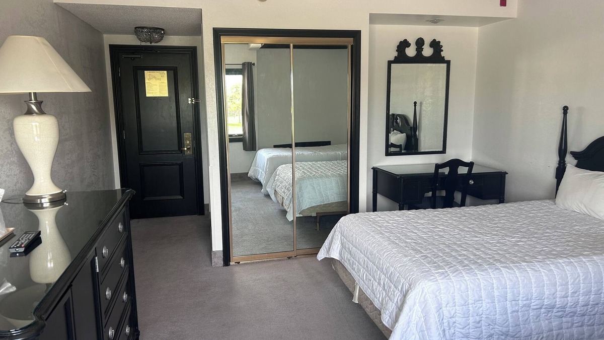 Bay City Hotel | Unwind in Style at Elegant Room Near Island Shores - 2 Units