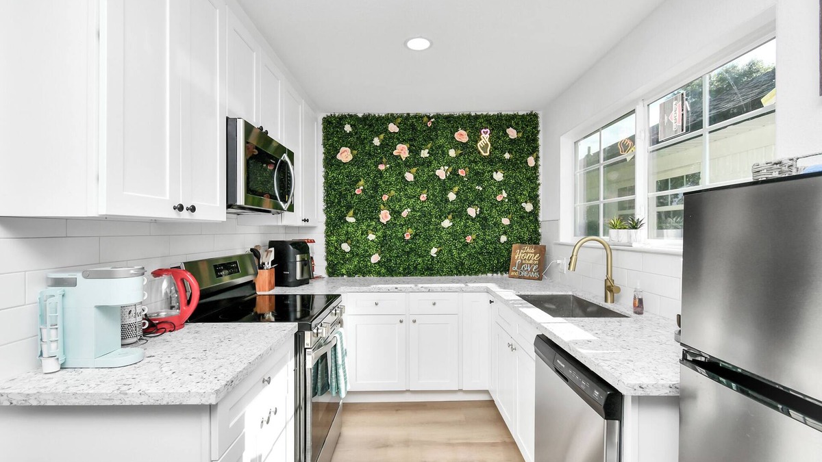 Clodine House | Unwind in Style near Asian Town