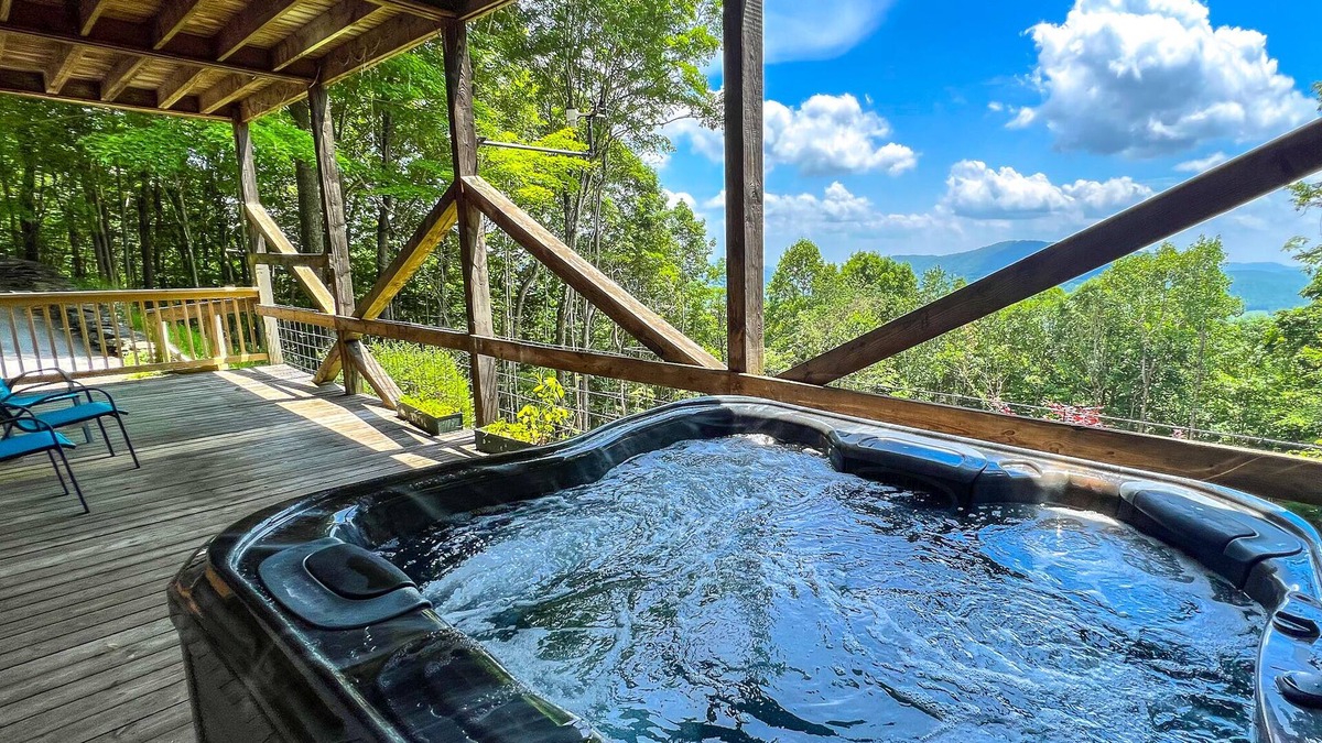 West Jefferson Cabin | Unwind in Style - Fire Pit, Fireplace & Mtn Views This Fall @ El Cabitan