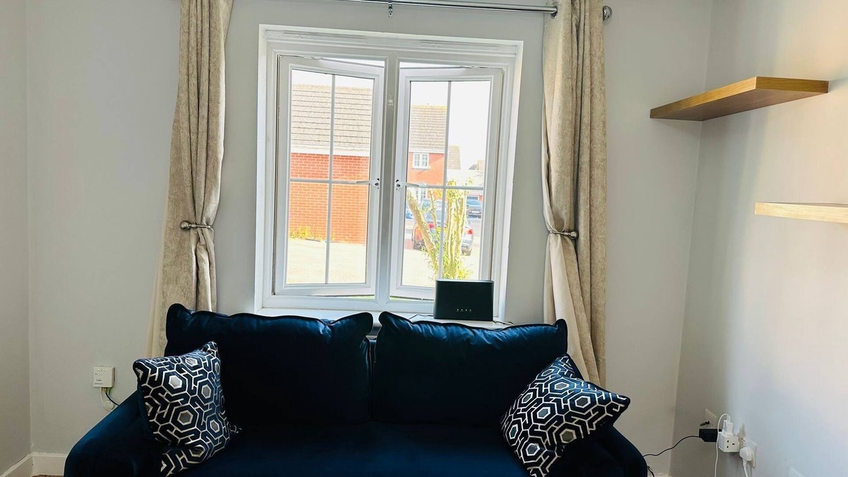 Corby House | Unwind in Style: Your Home Away From Home in Corby