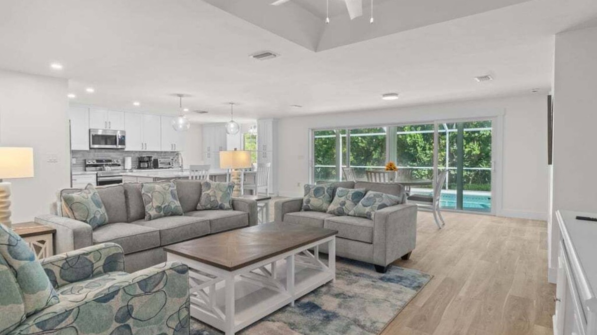 Sanibel House | Unwind in tropical paradise at Sunflower Cottage
