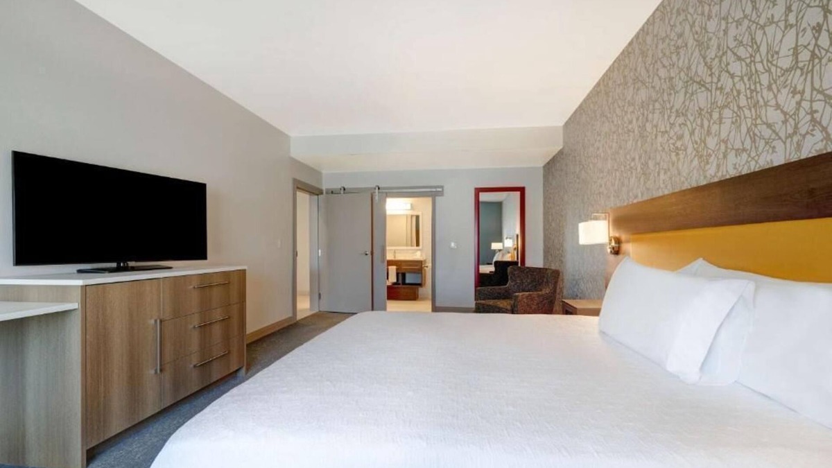 Centennial Hills Hotel | Unwind in Vegas Style! Outdoor Pool, Free Breakfast, Pet-friendly!