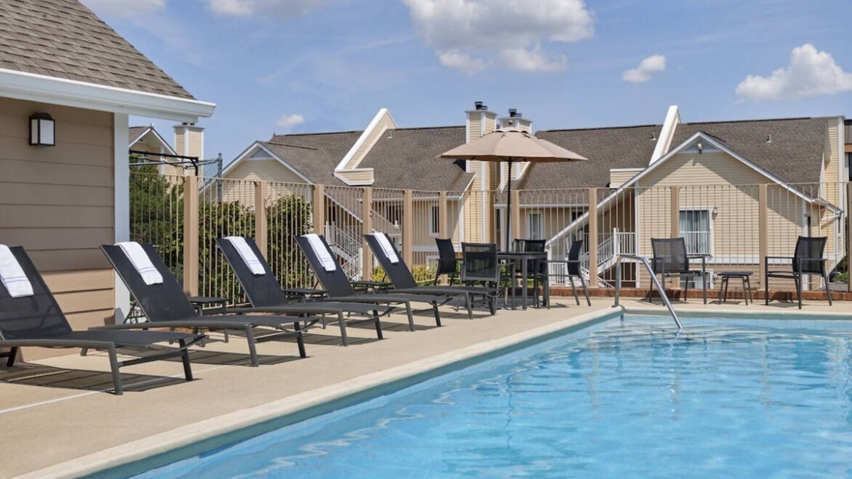 Sharonville House | Unwind & Recharge! Full Kitchen, Pool, Free BFast and Parking, Near Gorman Park!