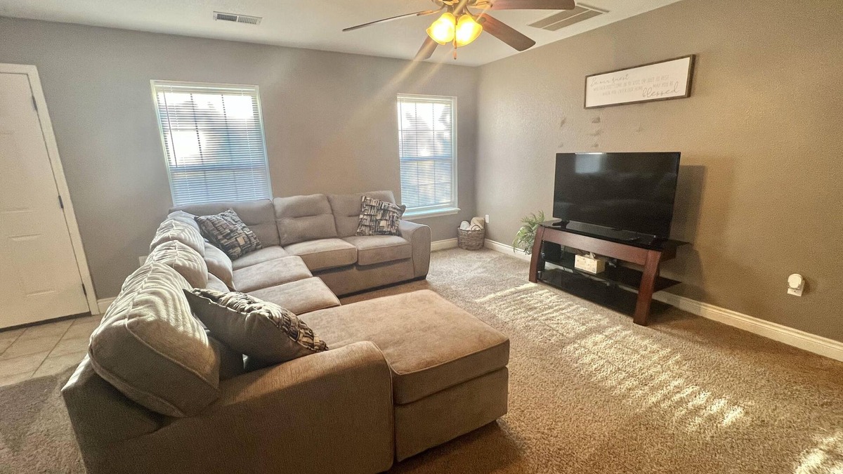 Waynesville House | Unwind, Recharge, Repeat: Your Cozy Retreat Awaits. Only 8 miles from FLW