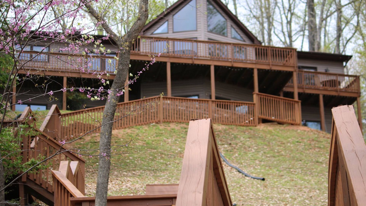 Moneta House | Unwind & Reel 'em Inn -Lakefront House at Smith Mountain Lake, near VT & Liberty