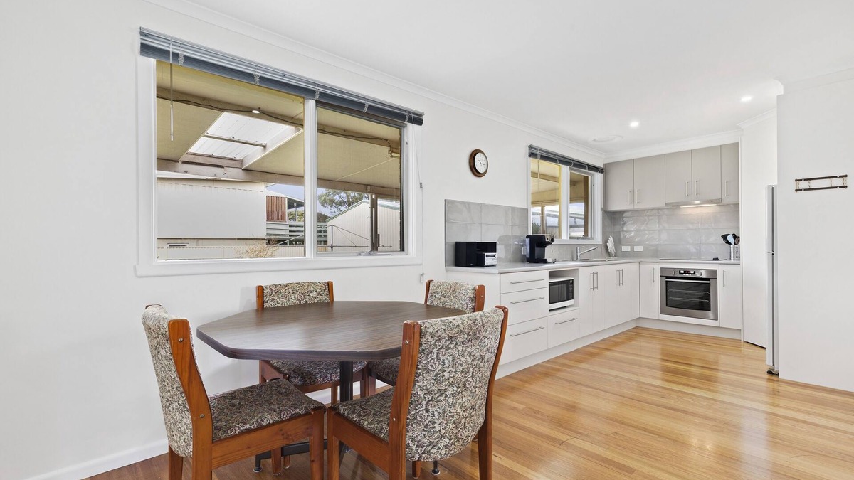 Indented Head House | Unwind, relax in a quiet location great for families. 100 metres to the beach.