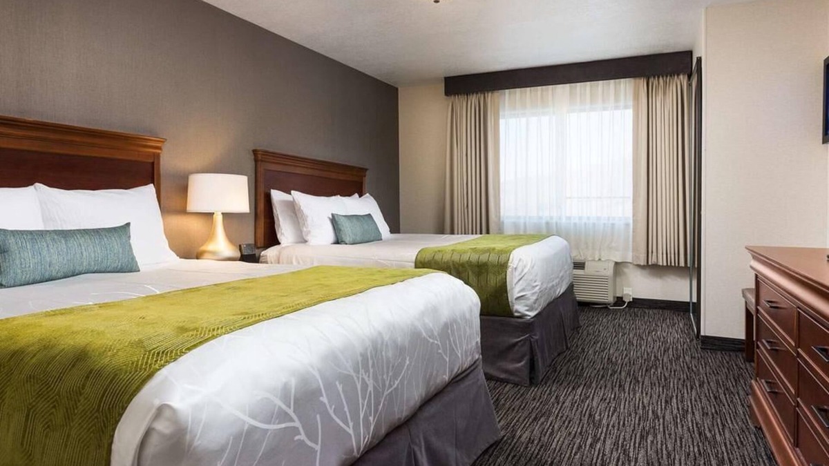 Kimball Junction Hotel | Unwind, Relax, Repeat! Free Breakfast, Indoor Pool, Free Shuttle, Pets Allowed!