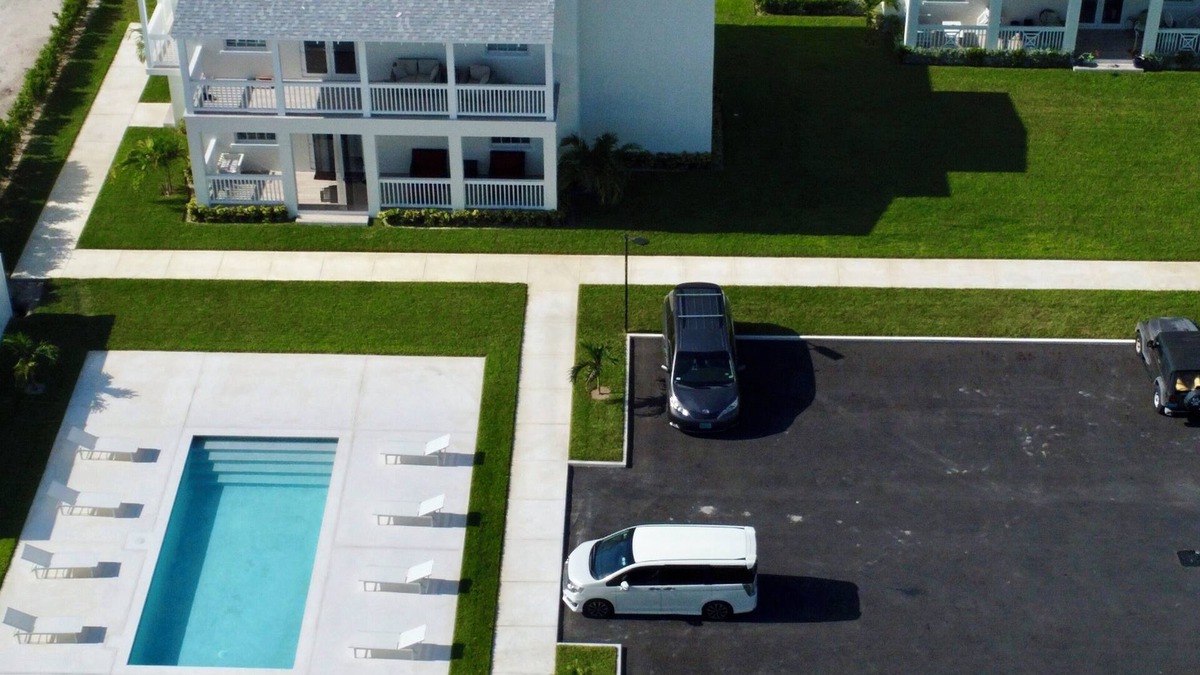 Nassau Apartment | Unwind with the whole family at this 3-bedrooms. Nestled just steps from a pool.
