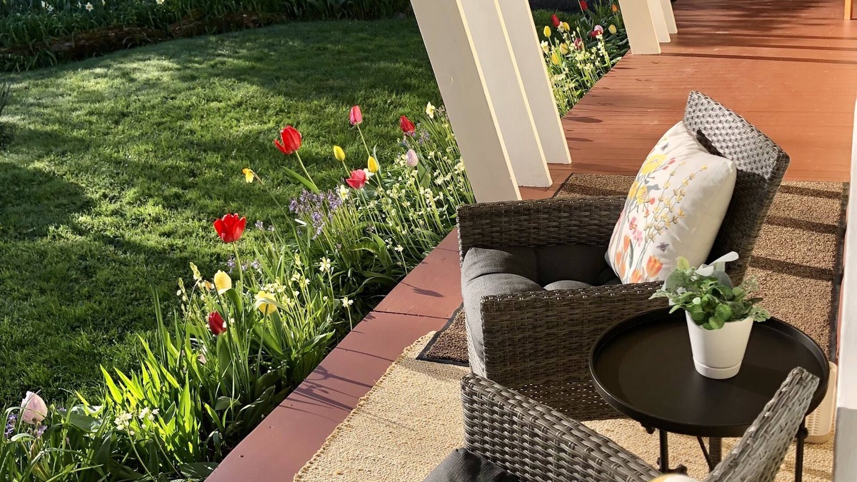 Amazon House | UO 8 blocks, Duck Parents and Game Day Homebase, Quiet, Kitchen, Yard, Carport