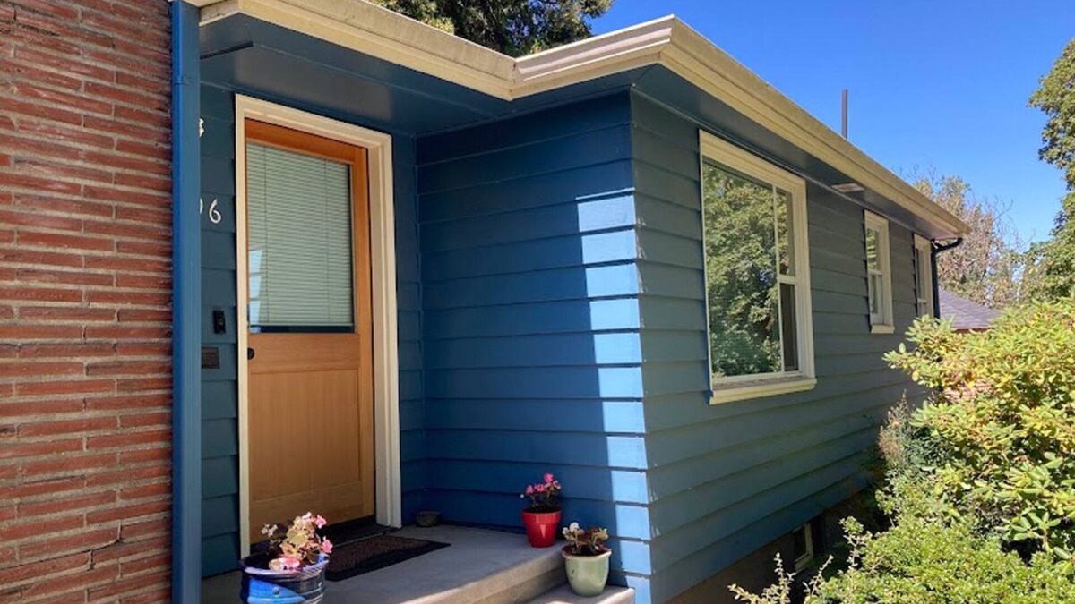 Amazon House | UO/Hayward Field 4-Bed 2 Bath Home w Guest Suite
