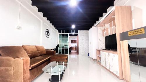 Ratchathewi Villa | uouRangnamHouse