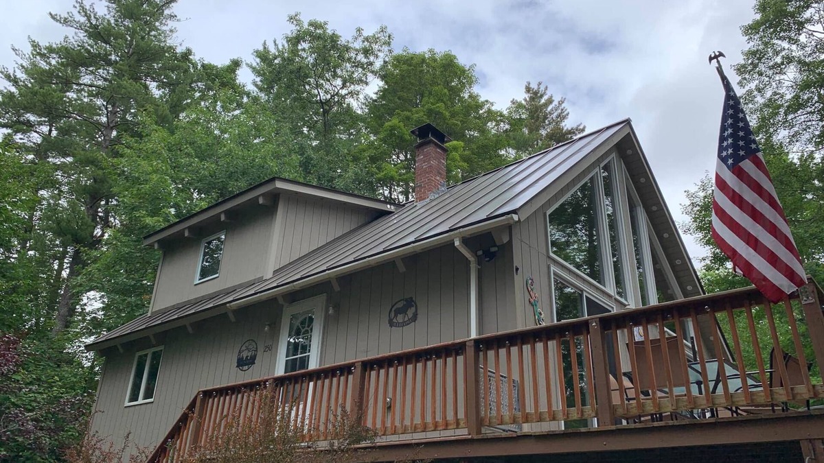 Woodsville Ski Chalet | UP NORTH - Charming Chalet