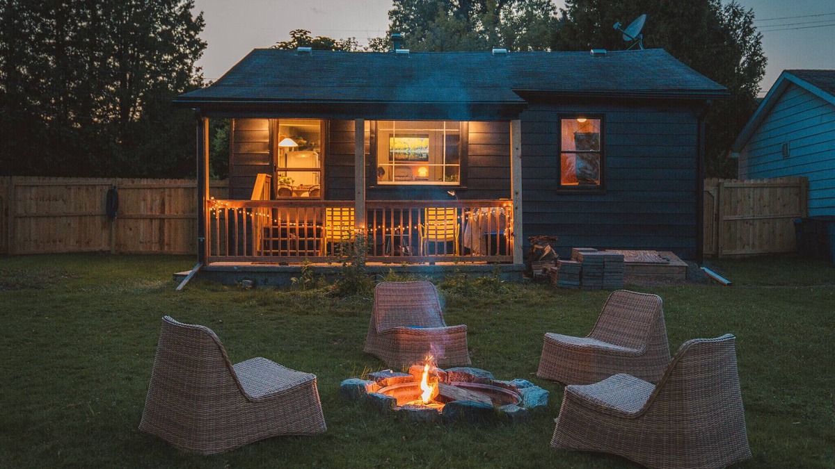 Clarkston Cabin | Up North feel in Clarkston, Lake cabin with kayaks