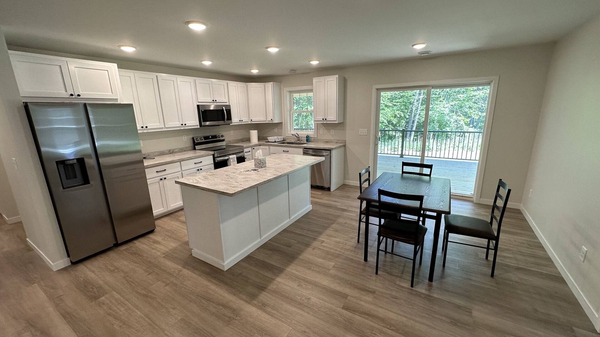 Staples House | Up North Getaway! Sitting on Hole 16 - Golf Stay & Play - Sleeps up to 12 Guests