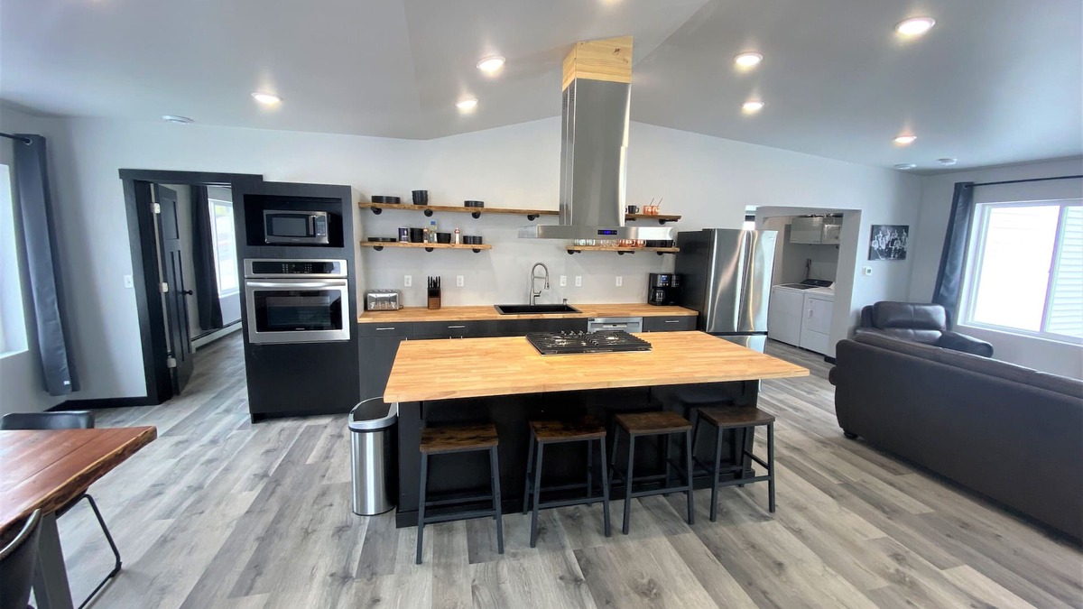 Hancock Apartment | Up North Luxury w/Unmatched Charm! 2 miles to MTU!