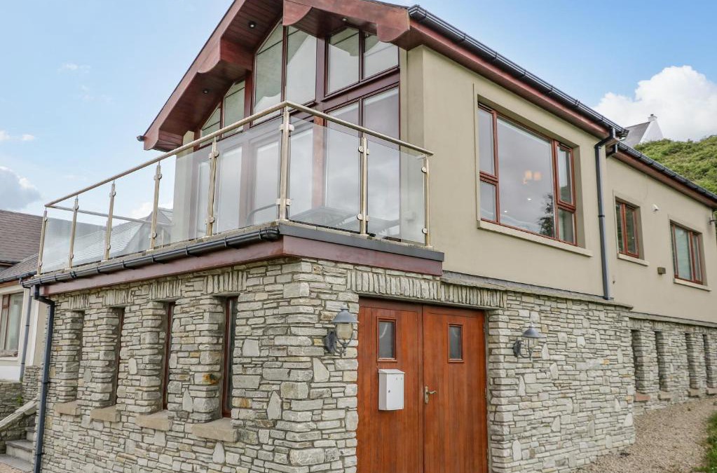 Downings House | Up The Hill