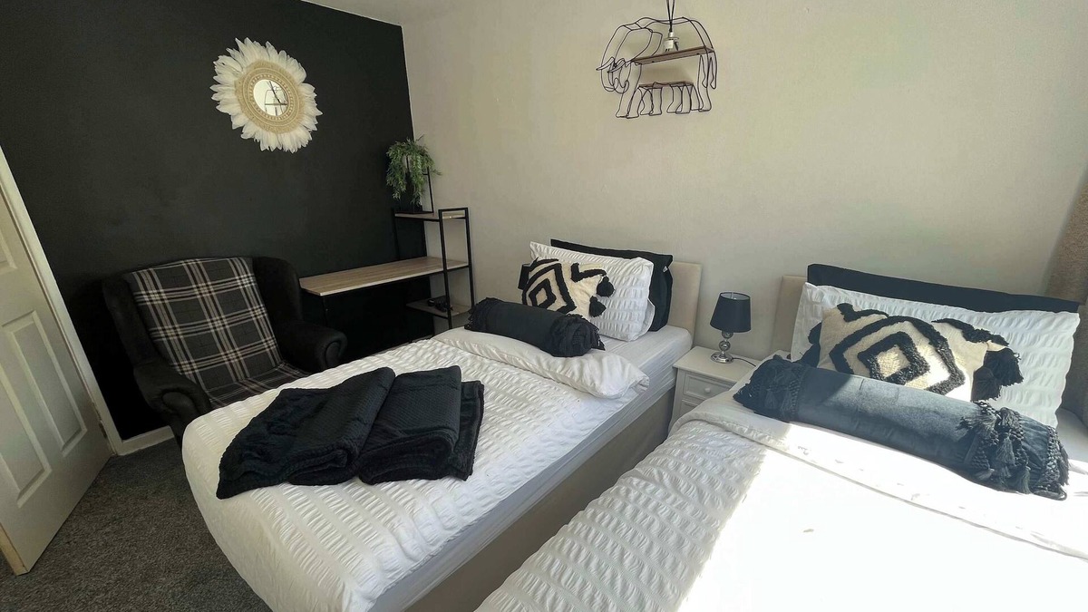 Newcastle-upon-Tyne Apartment | Up to 20% Off! Modern 2BR in City Centre