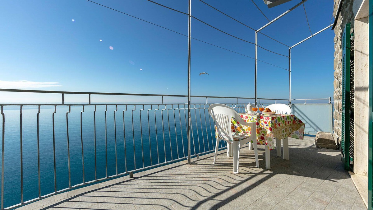 Corniglia House | Up to 5 guest house above the Cliff House