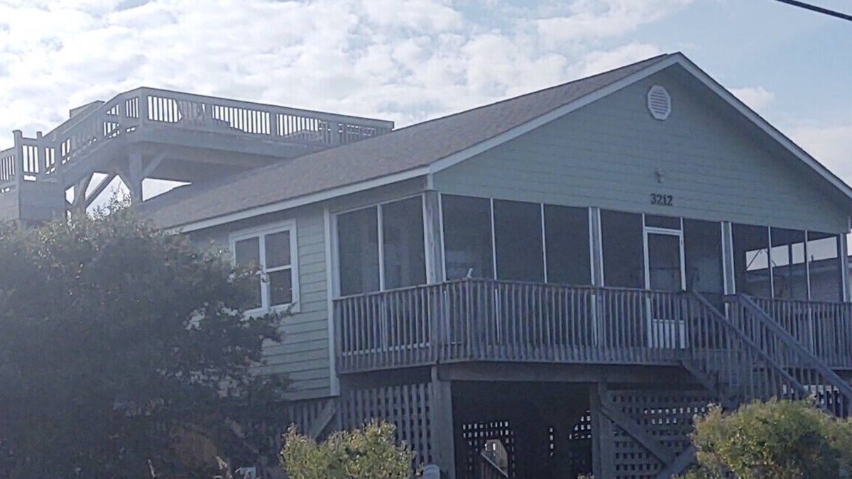 Ocean City Beach House | "Up to Camp" at the beach! n3/2.5 plus screened-porch, 3 story deck, & rec room