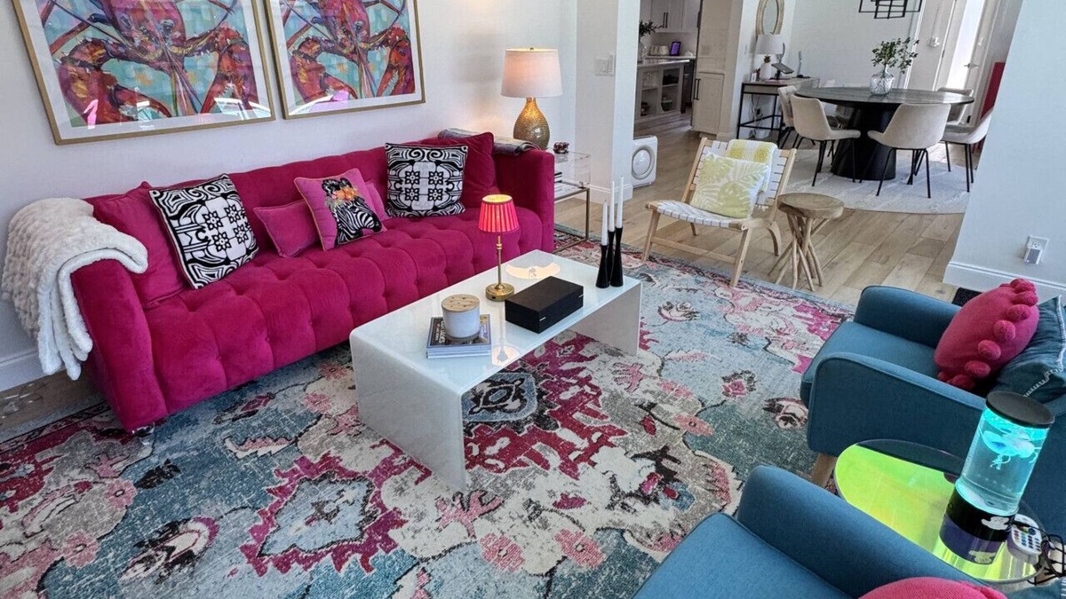 South Palm Park Neighborhood Association House | Update house with heated pool 5 min to beach