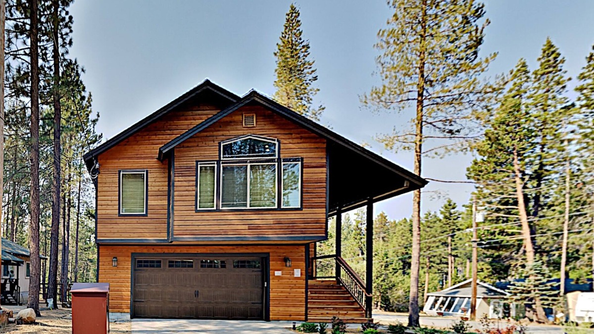 Tahoe Paradise House | Updated 2,500-square-foot Home with hot tub, fireplace & game lounge