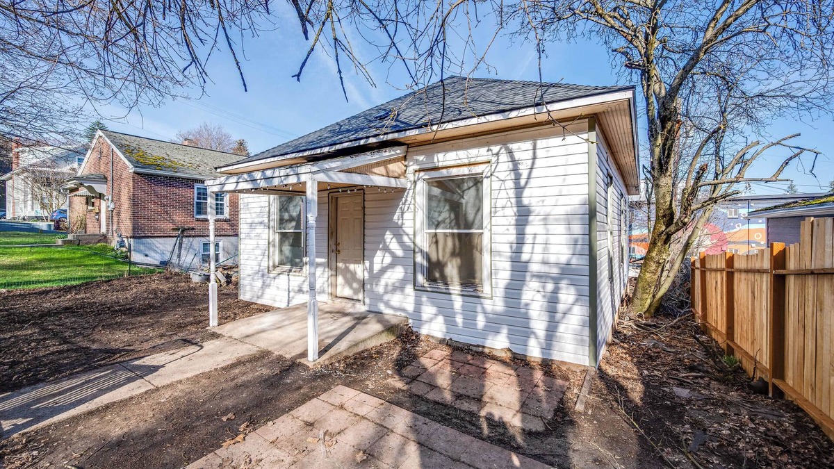 Pullman House | Updated 2-bedroom single family house in downtown Pullman