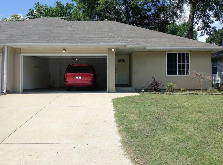 Springfield House | Updated 2 BR/2BA in family friendly neighborhood with extras