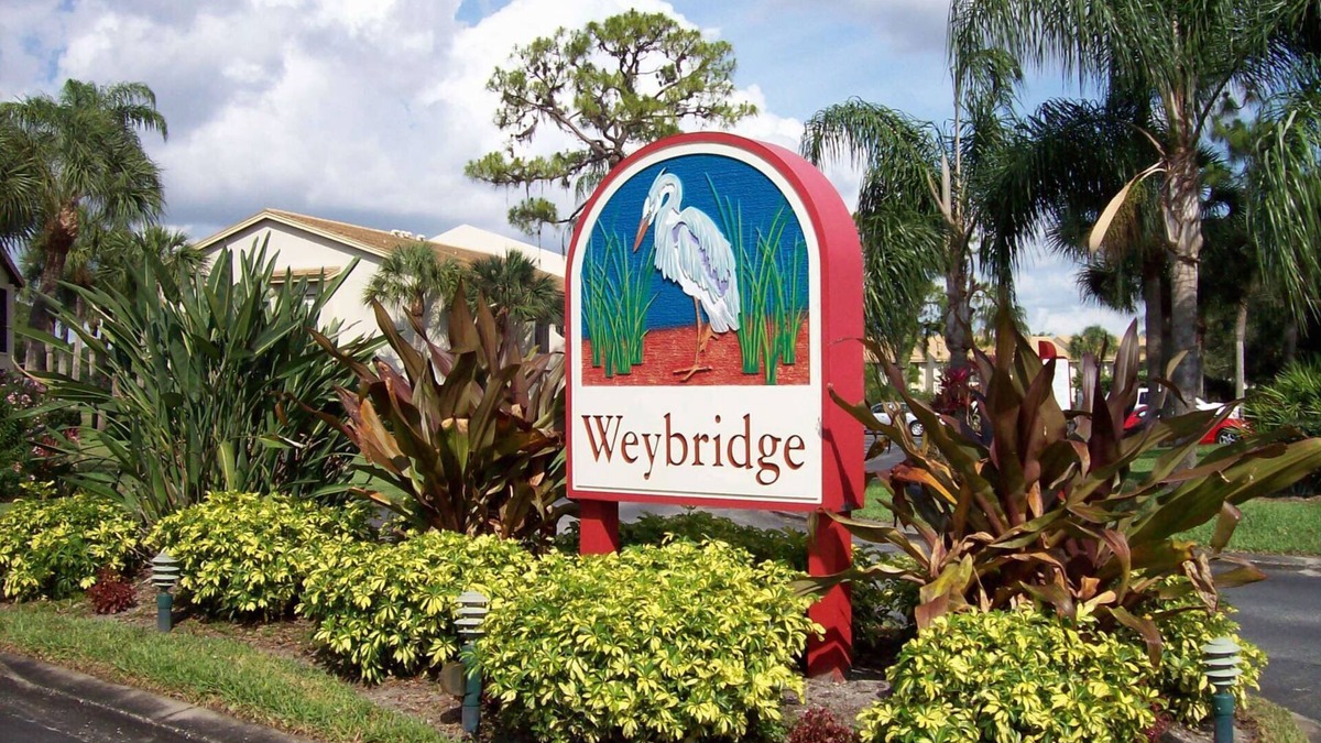 Braden River Condo | Updated 2bed/2bath end unit with gorgeous lake views!