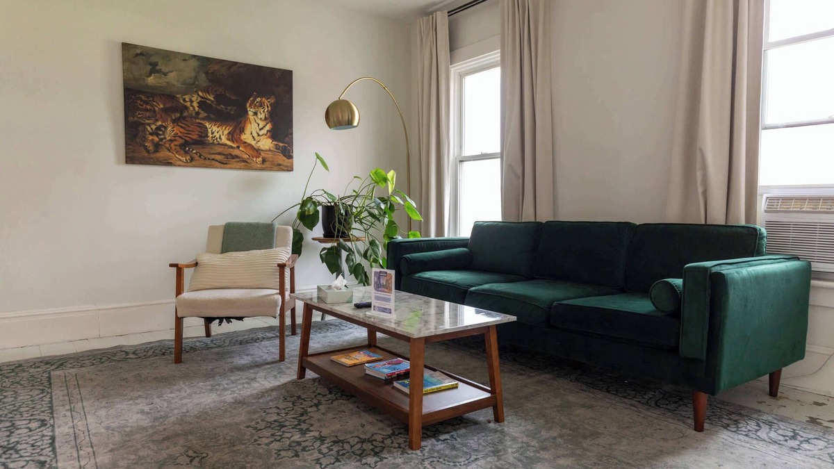 St. Albans Historic District Apartment | Updated 2BR, 5min/NWMC, 5min/Dwntwn, Prvt Parking