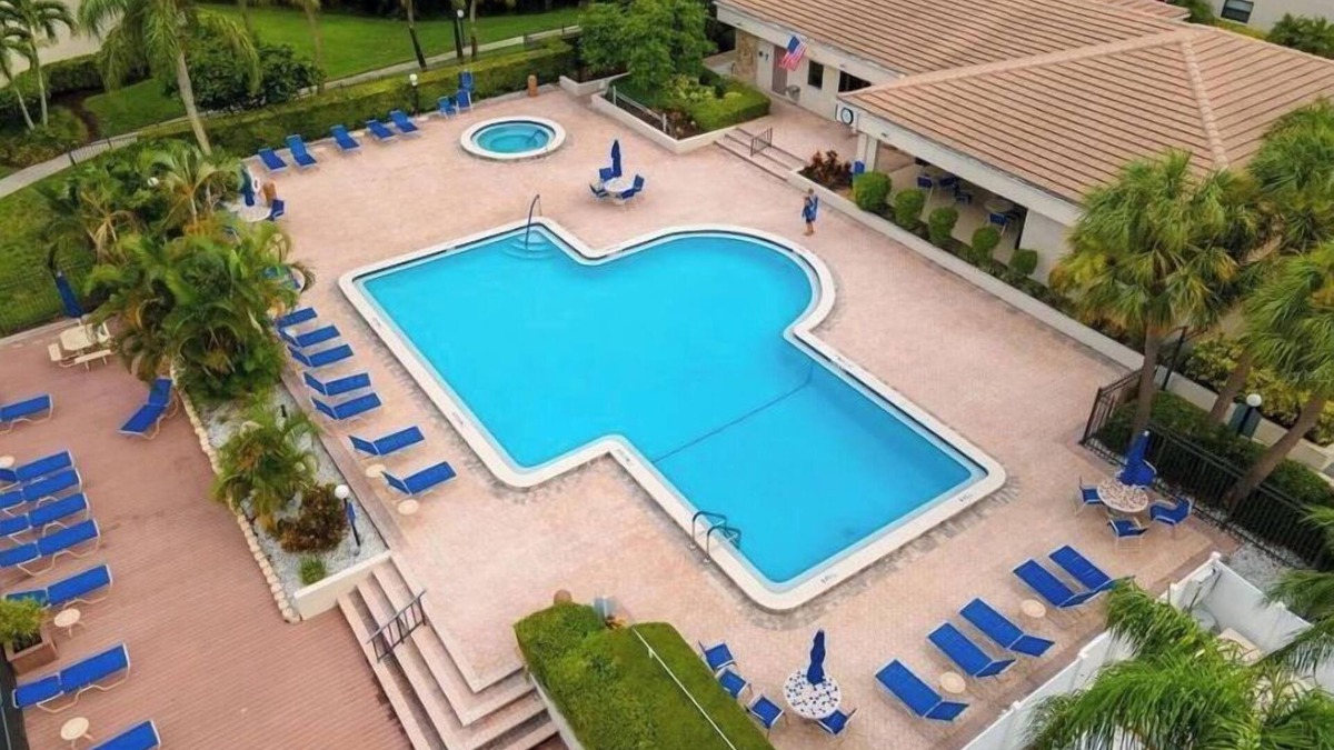 South Pasadena Condo | Updated 2nd floor 2/2 Condo just 5 minutes to top-ranked St Pete Beach
