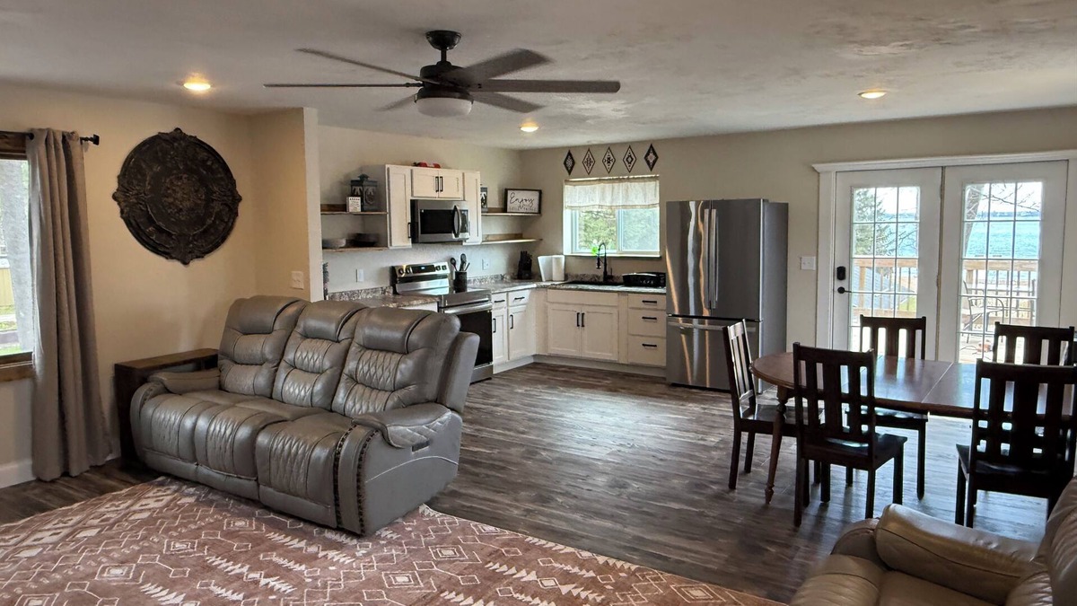 Shawano Condo | Updated 3-bedroom 2nd floor upper unit on shawano lake with pier