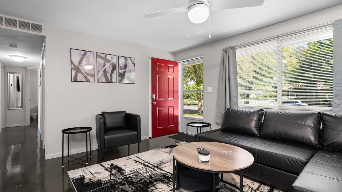 Bryant Pattengill East House | Updated 3 bedroom house, central to everything Ann Arbor with self check in!