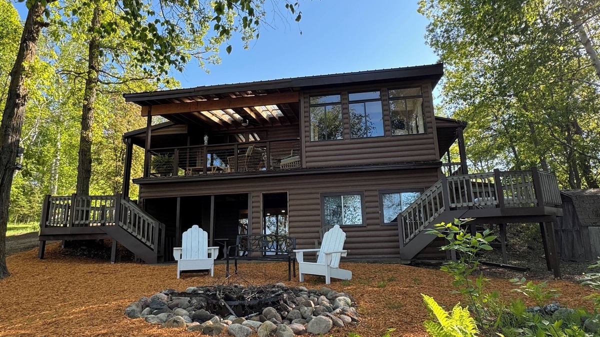 Pequot Lakes House | Updated 3 bedroom with open loft sleeps 10 5 sleeping areas on the lake