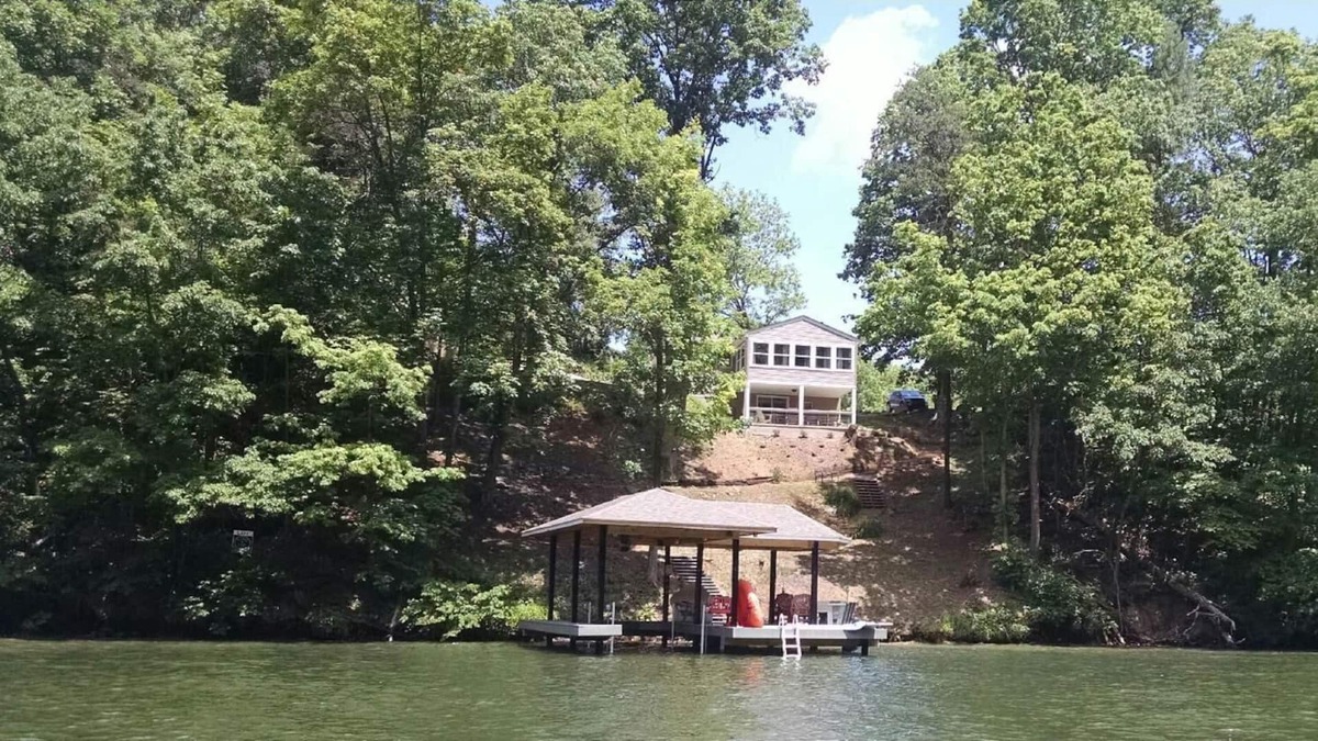 Pulaski House | Updated 3BD/2BA Waterfront Home on a Private Lot