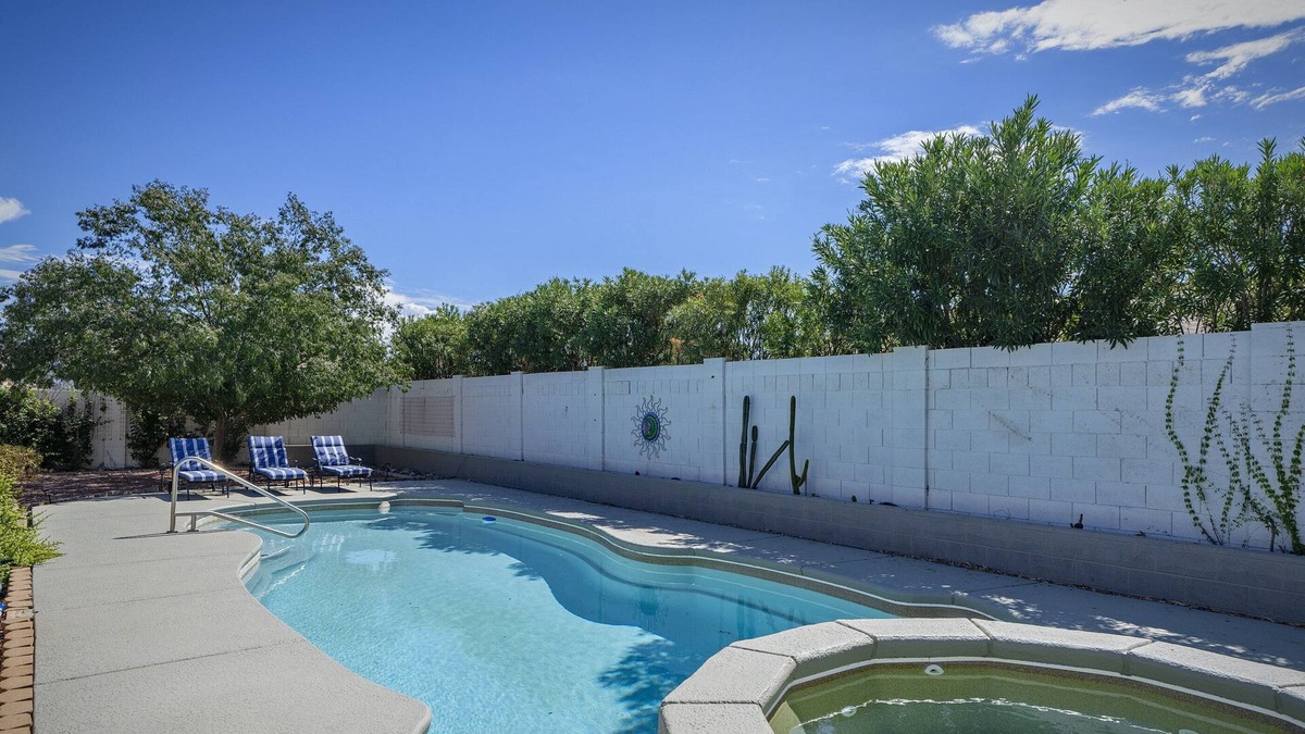 Cortaro House | Updated 4 bed/2 Bath House w/ Pool/Spa close to Sombrero Peak!