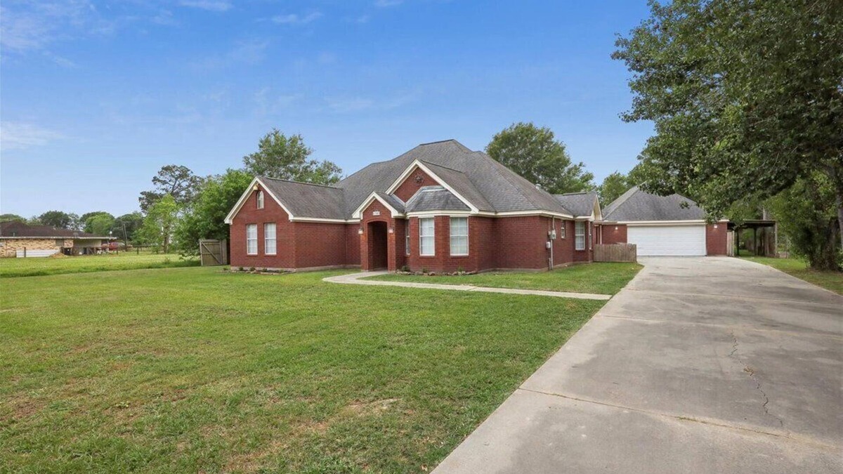 Lakeview Jefferson County House | Updated 5 bedroom home w/pool