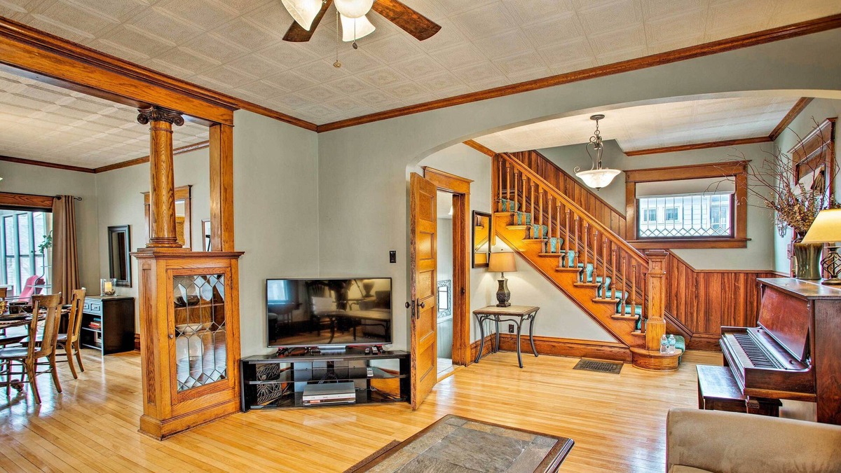 Albert Lea House | Updated Albert Lea Home By Fountain Lake & Main St