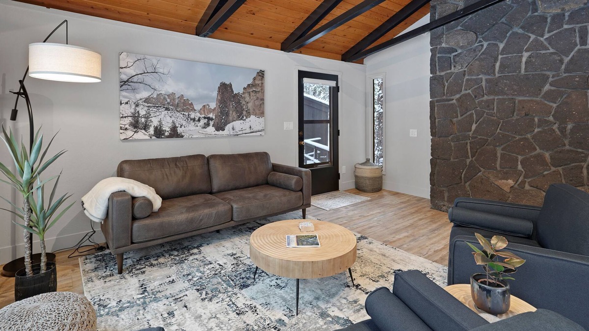 Sunriver House | Updated and Classy! Pickleball, SHARC, Fireplace, Backs to Sunriver Forest