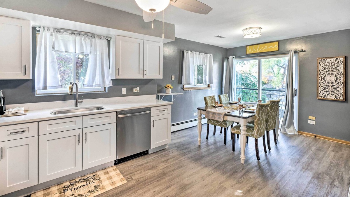 Bellwood Apartment | Updated Apartment ~ 13 Mi to Downtown Chicago